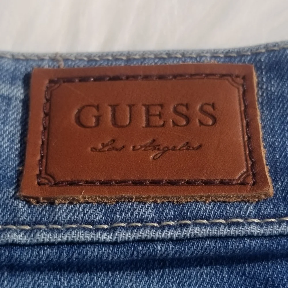 Guess NWT NEW Jean Shorts size 27 denim raw hem summer designer Distressed